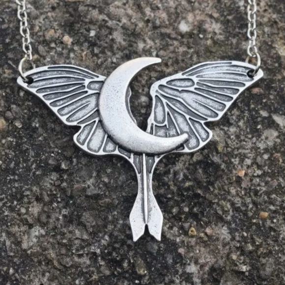 Nwt! Silver moon necklace - Picture 2 of 6